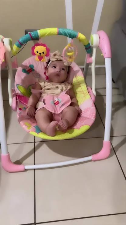 MESEDORA DE BEBE
